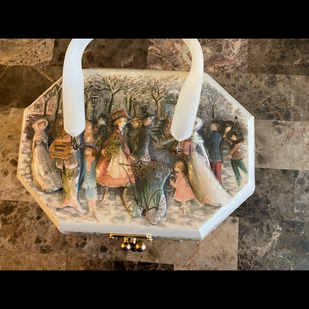 Unique box/handbag. Can be used as Jewelry or makeup box. .  Gold tone hardware.